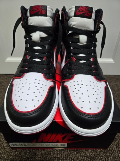 Nike Air Jordan 1 Retro High OG "Blood Line"