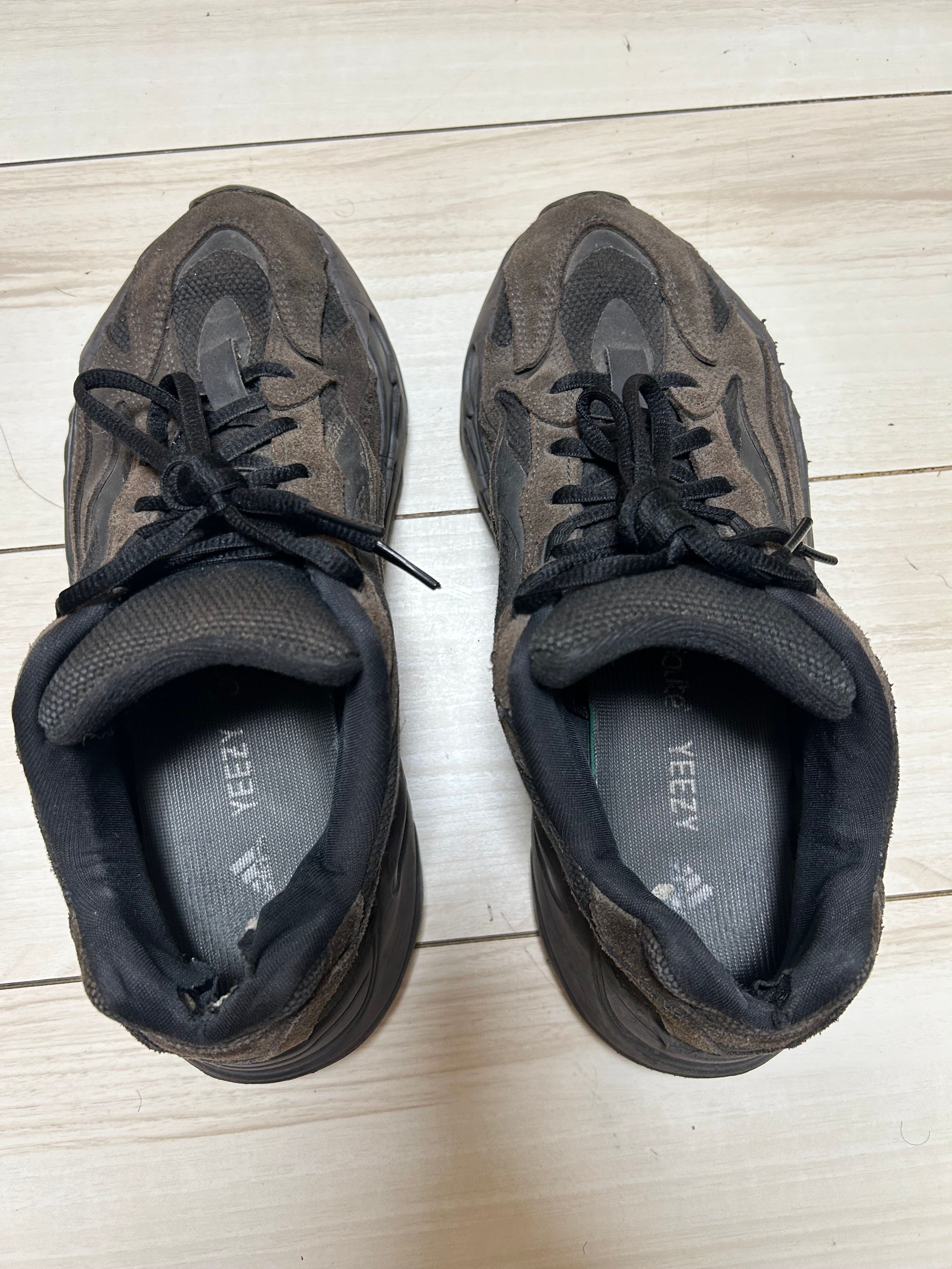 アディダス イージーブースト700V2 "ヴェンタ"