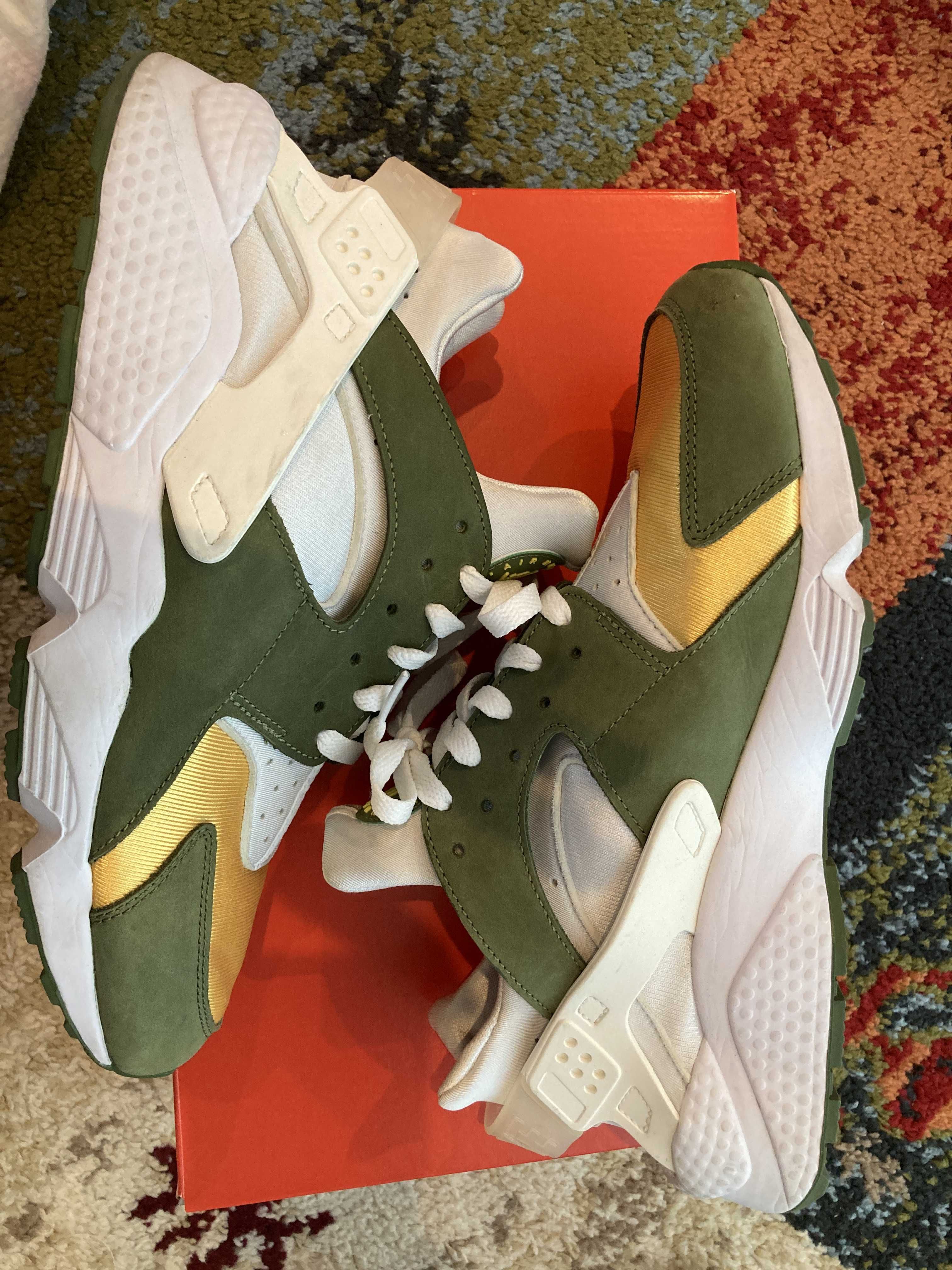 Stussy × Nike Air Huarache "Dark Olive"