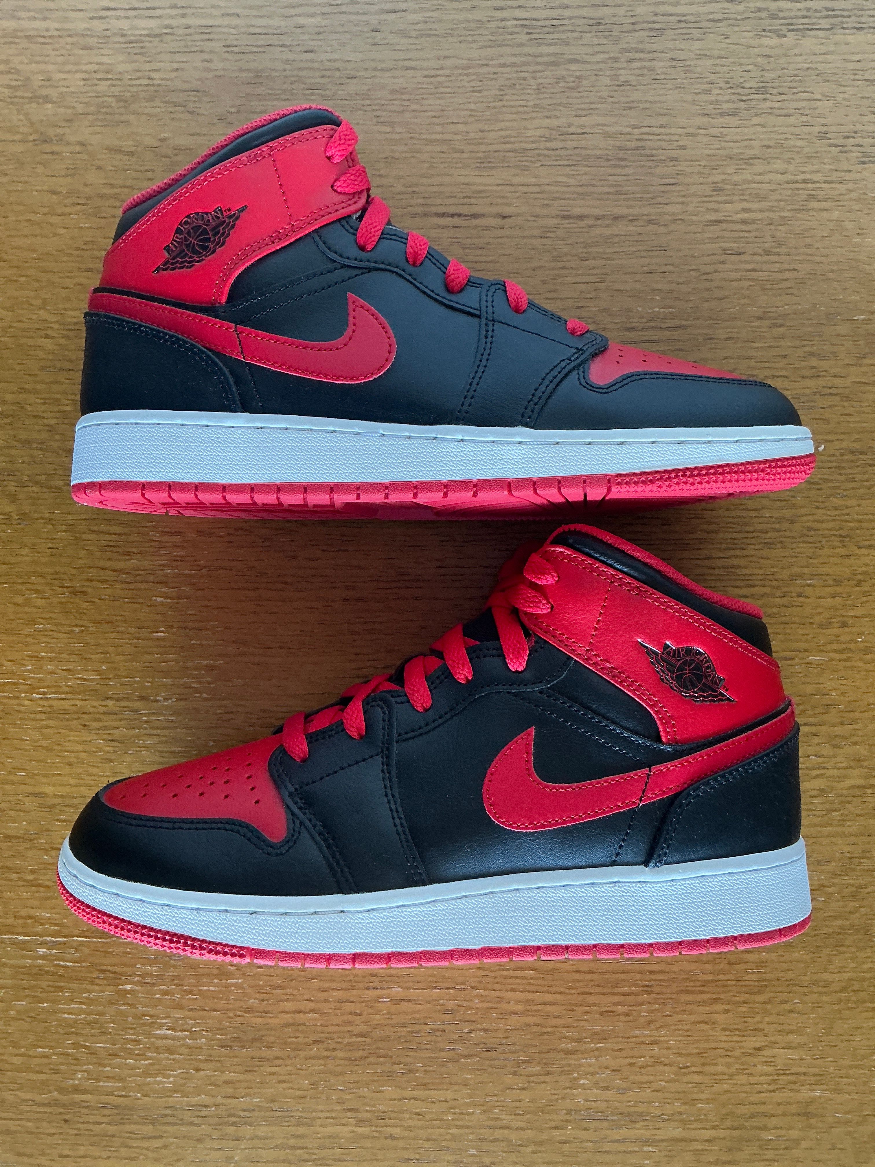 Nike GS Air Jordan 1 Mid "Bred Toe"