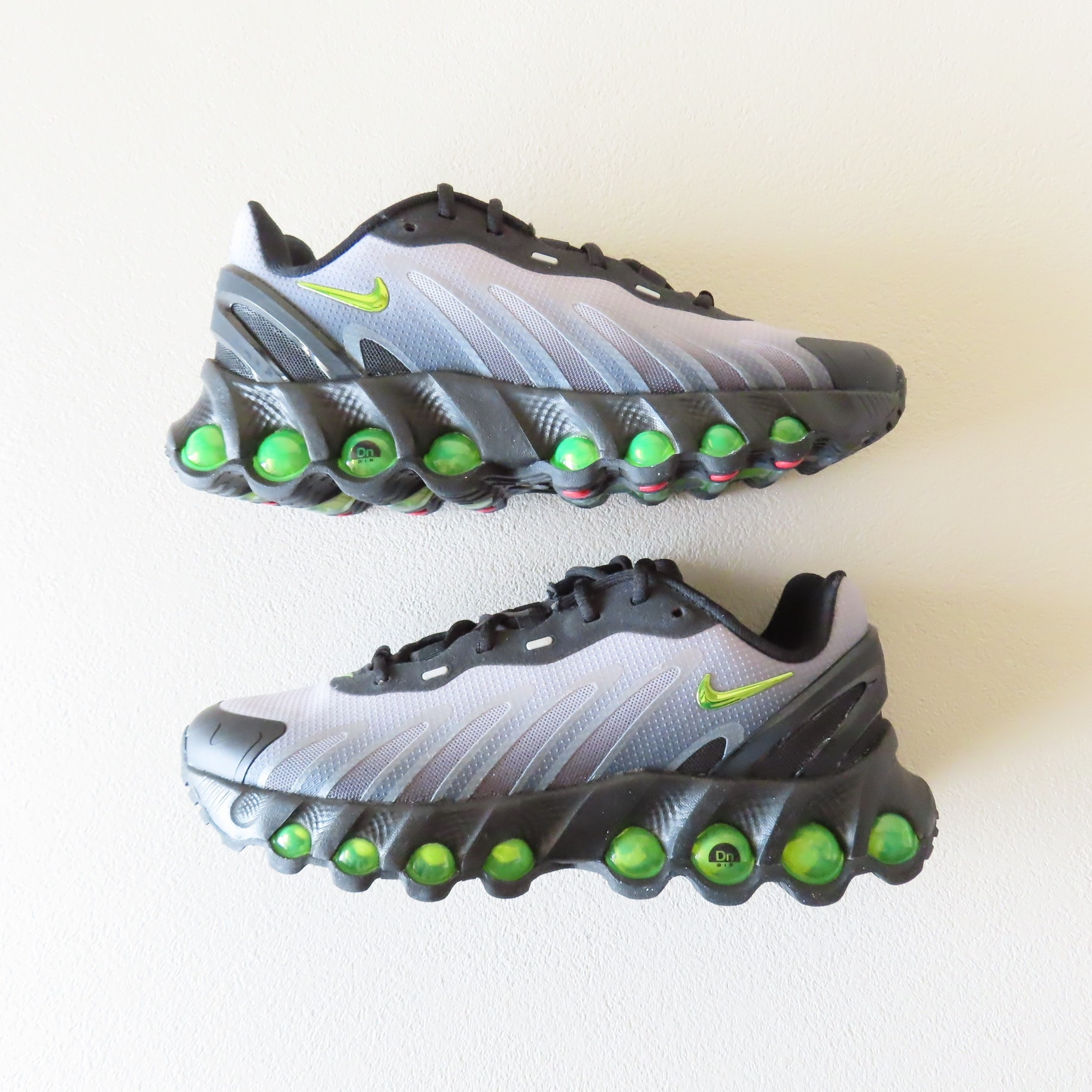 ナイキ GS エアマックスDN8 "ブラック/ライトスモークグレー/ブラック/ボルト" (キッズ)