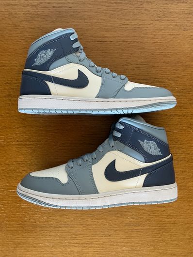 Nike Women's Air Jordan 1 Mid "White/Diffused Blue"