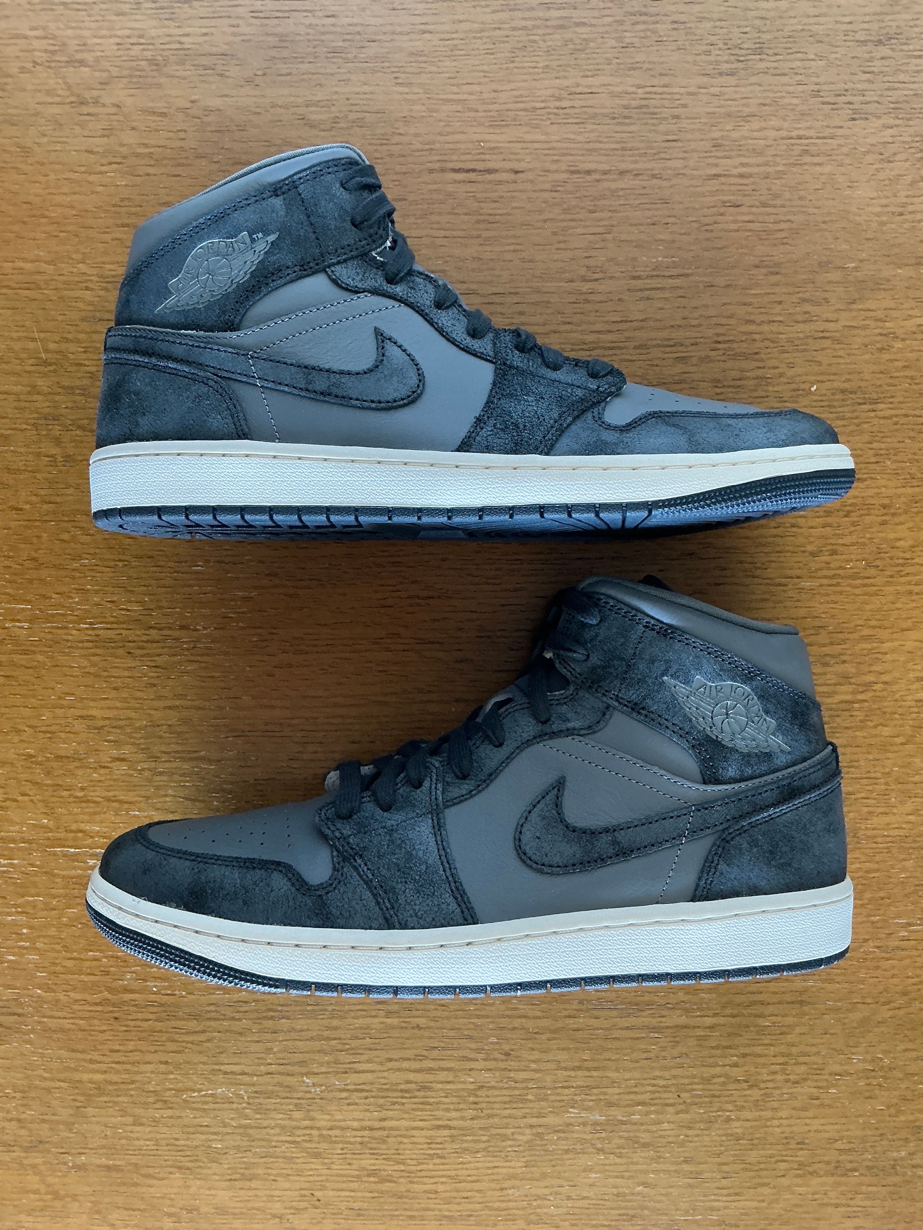 Nike Women's Air Jordan 1 Mid SE "Smoke Grey"