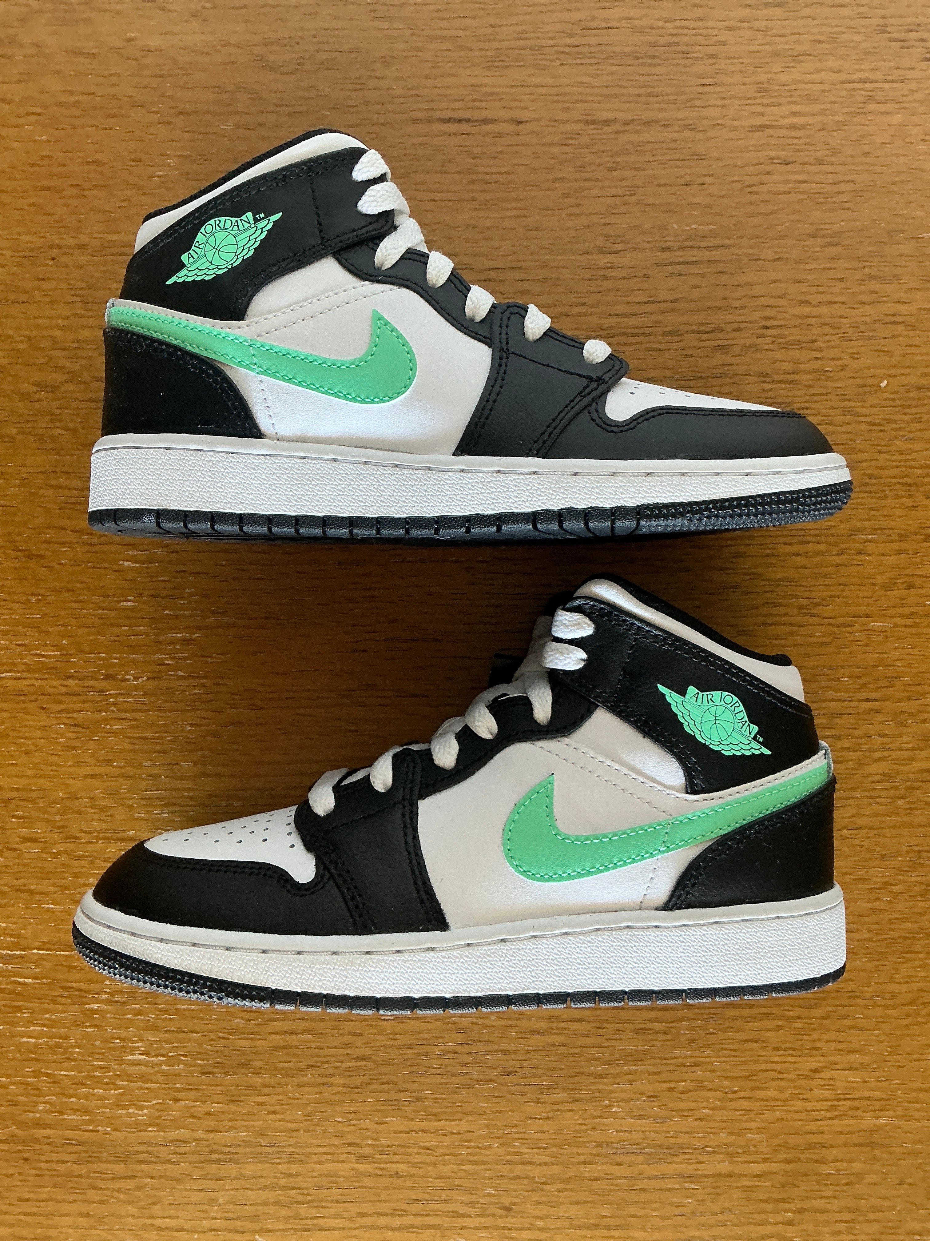 Nike GS Air Jordan 1 Mid "White/Black/Green Glow"