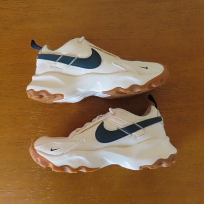 Nike Women's TC 7900 "Pale Ivory/Gum Light Brown/Armory Navy"