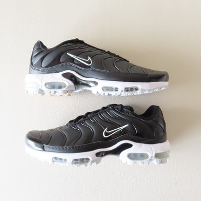 Nike Air Max Plus Golf "Black/ Gold/Salsa Red/White"