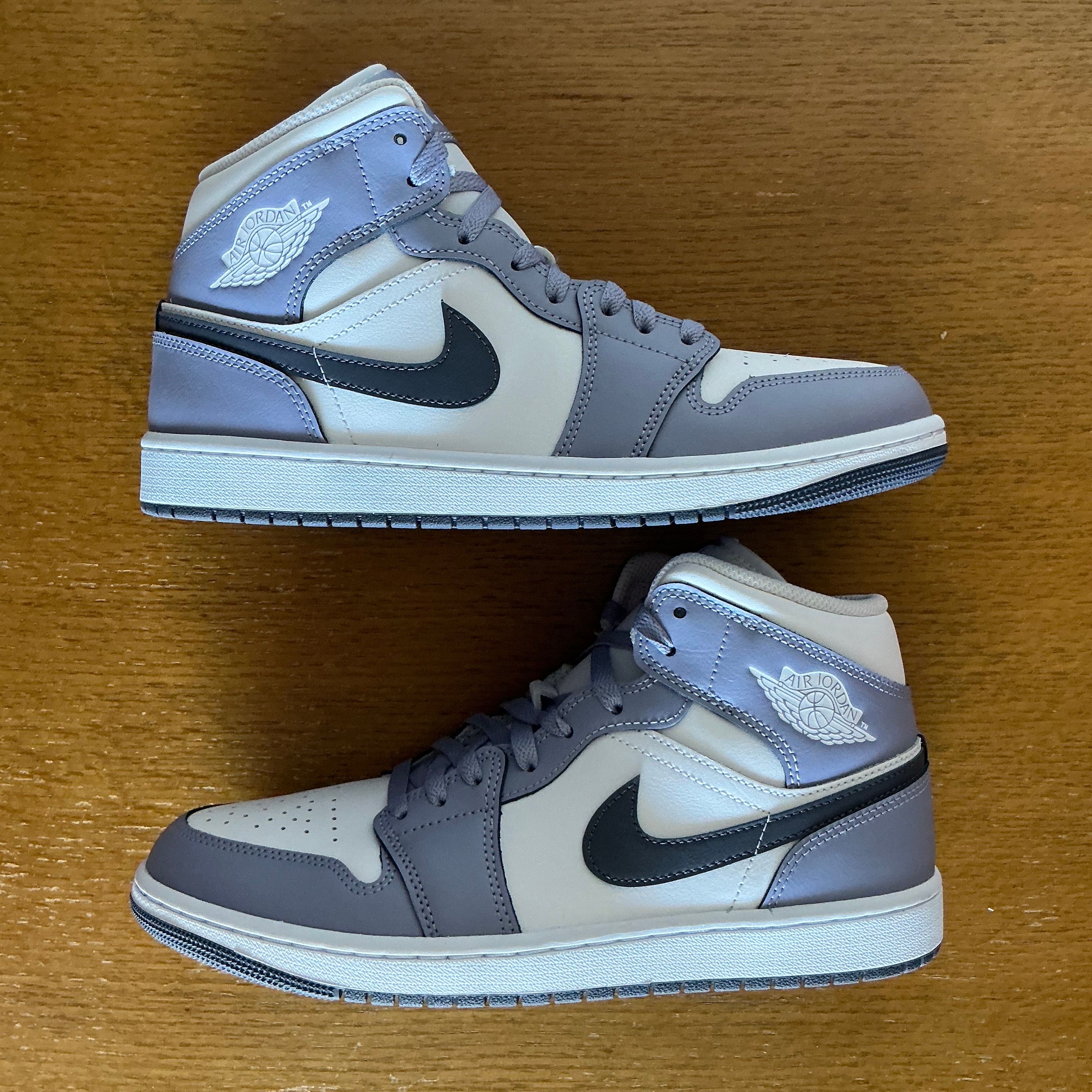 Nike Air Jordan 1 Mid "White/Indigo Haze/Dark Blue Grey"