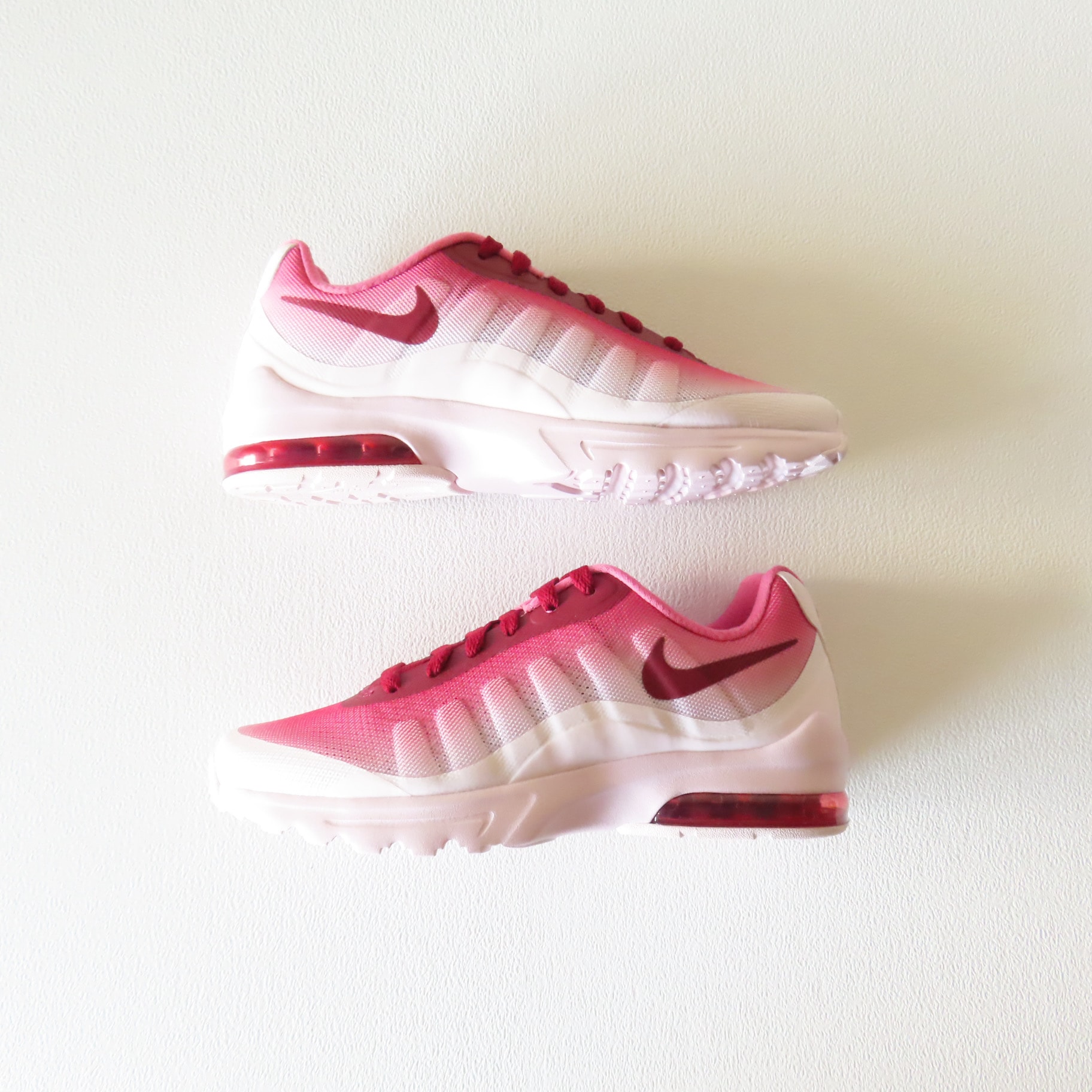 Nike Women's Air Max Invigor "Pearl Pink/Team Red"