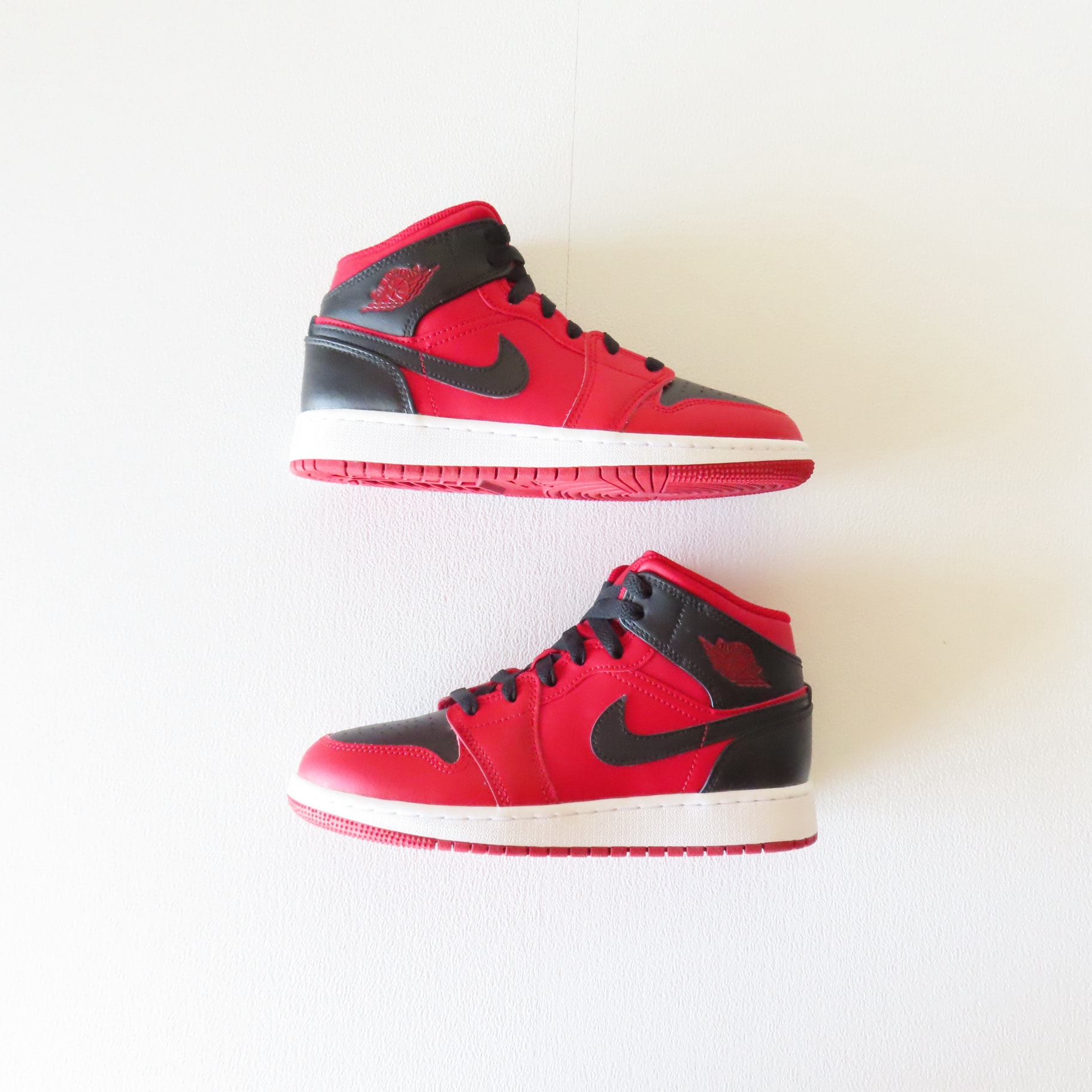 Nike GS Air Jordan 1 Mid "Reverse Bred"