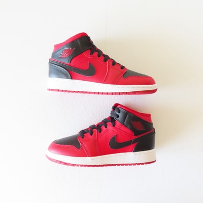 Nike GS Air Jordan 1 Mid "Reverse Bred"
