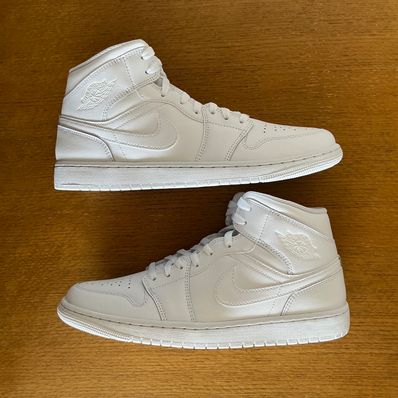 Nike Air Jordan 1 Mid "Triple White"