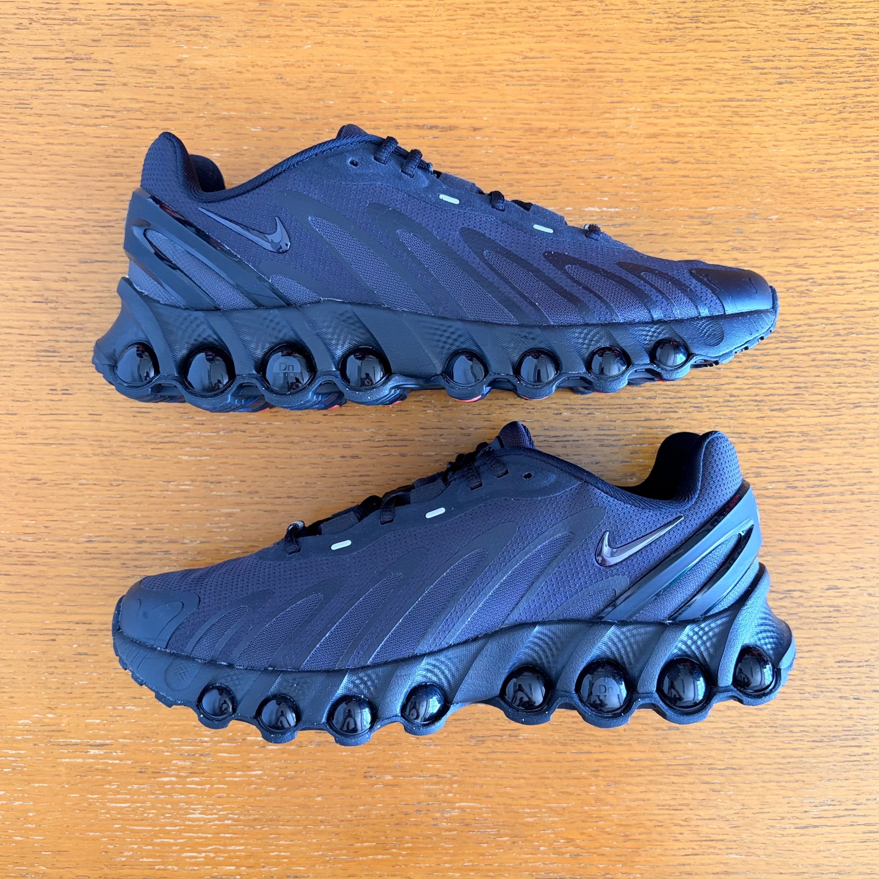 ナイキ エアマックスDN8 "トリプルブラック"