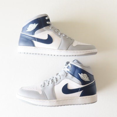 Nike Air Jordan 1 Mid "White/Wolf Grey/Midnight Navy"