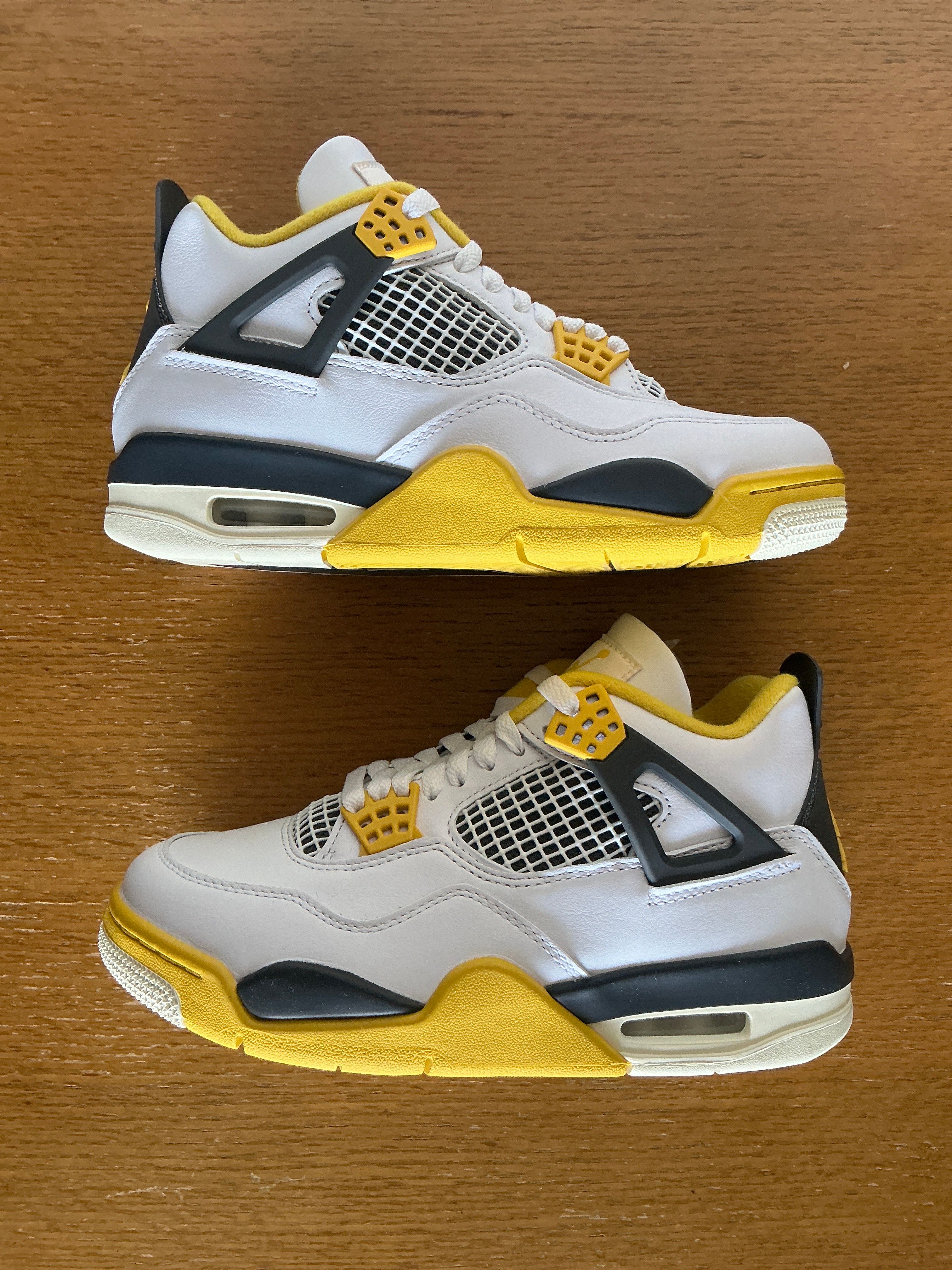 Nike Women's Air Jordan 4 Retro "Vivid Sulfur"