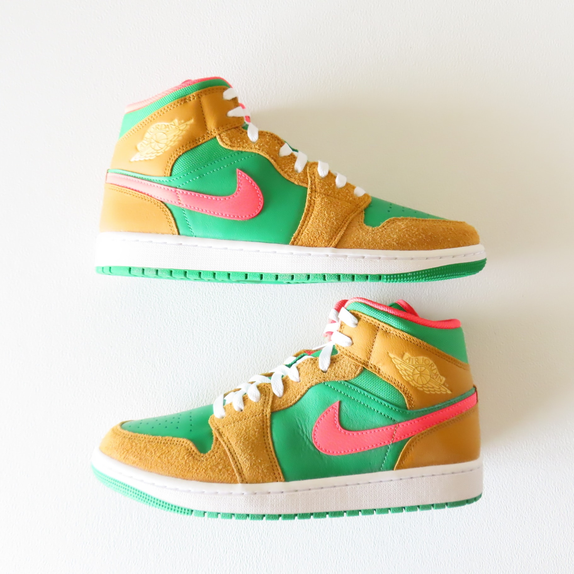 Nike Air Jordan 1 Mid "Wheat and Water Melon"