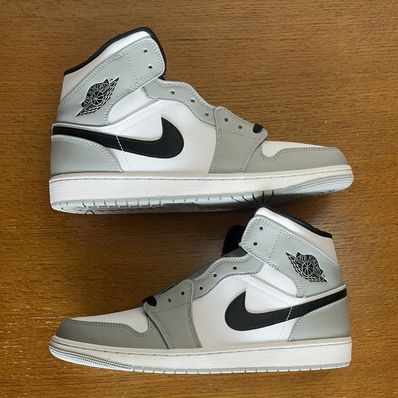Nike Air Jordan 1 Mid "Light Smoke Grey/White/Black"
