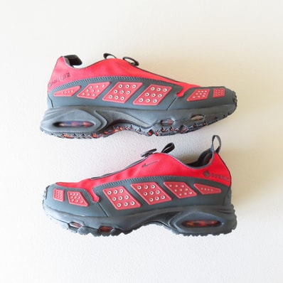 Nike Women's Air Max SNDR GORE-TEX "Dark Smoke Grey and Fire Red"