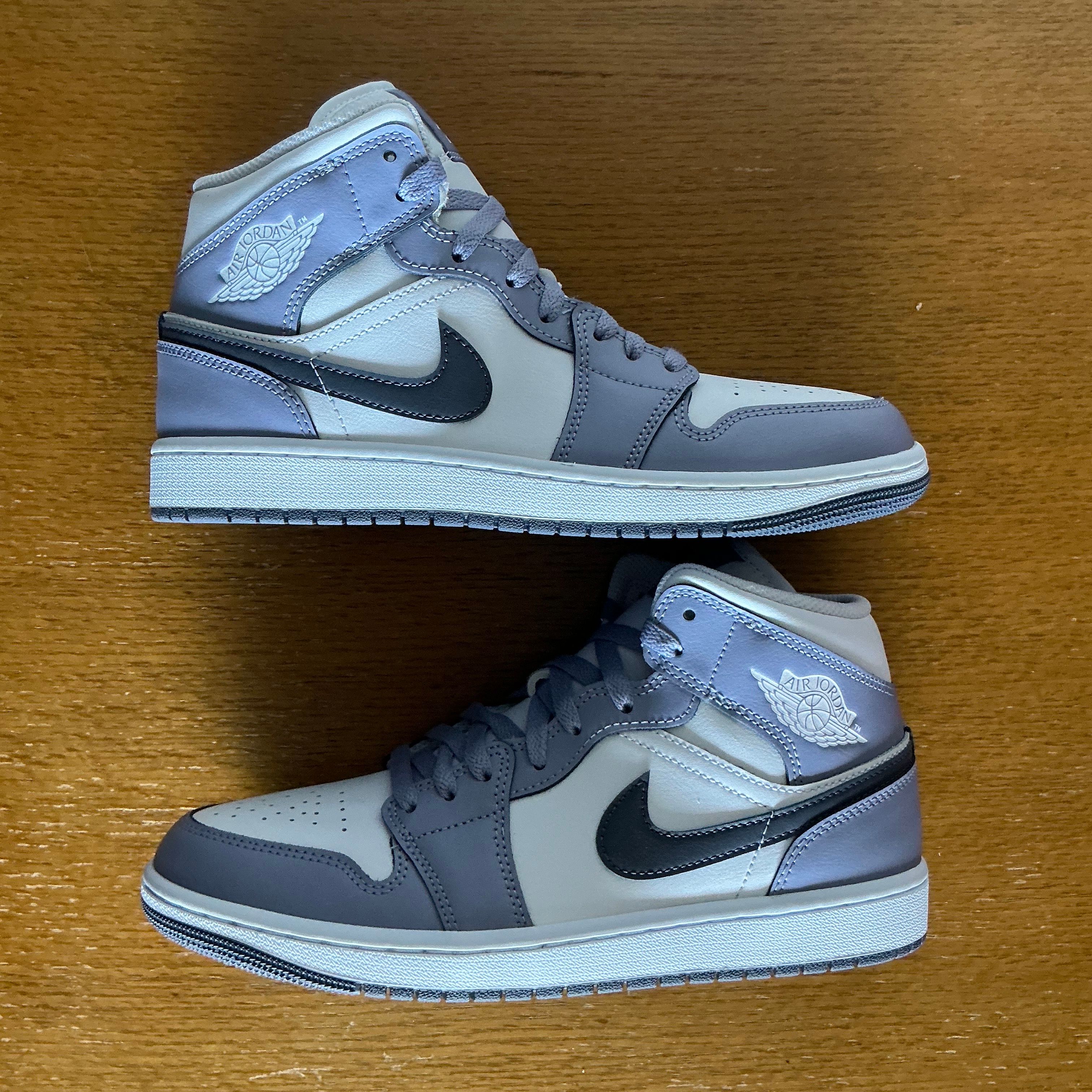 Nike Air Jordan 1 Mid "White/Indigo Haze/Dark Blue Grey"