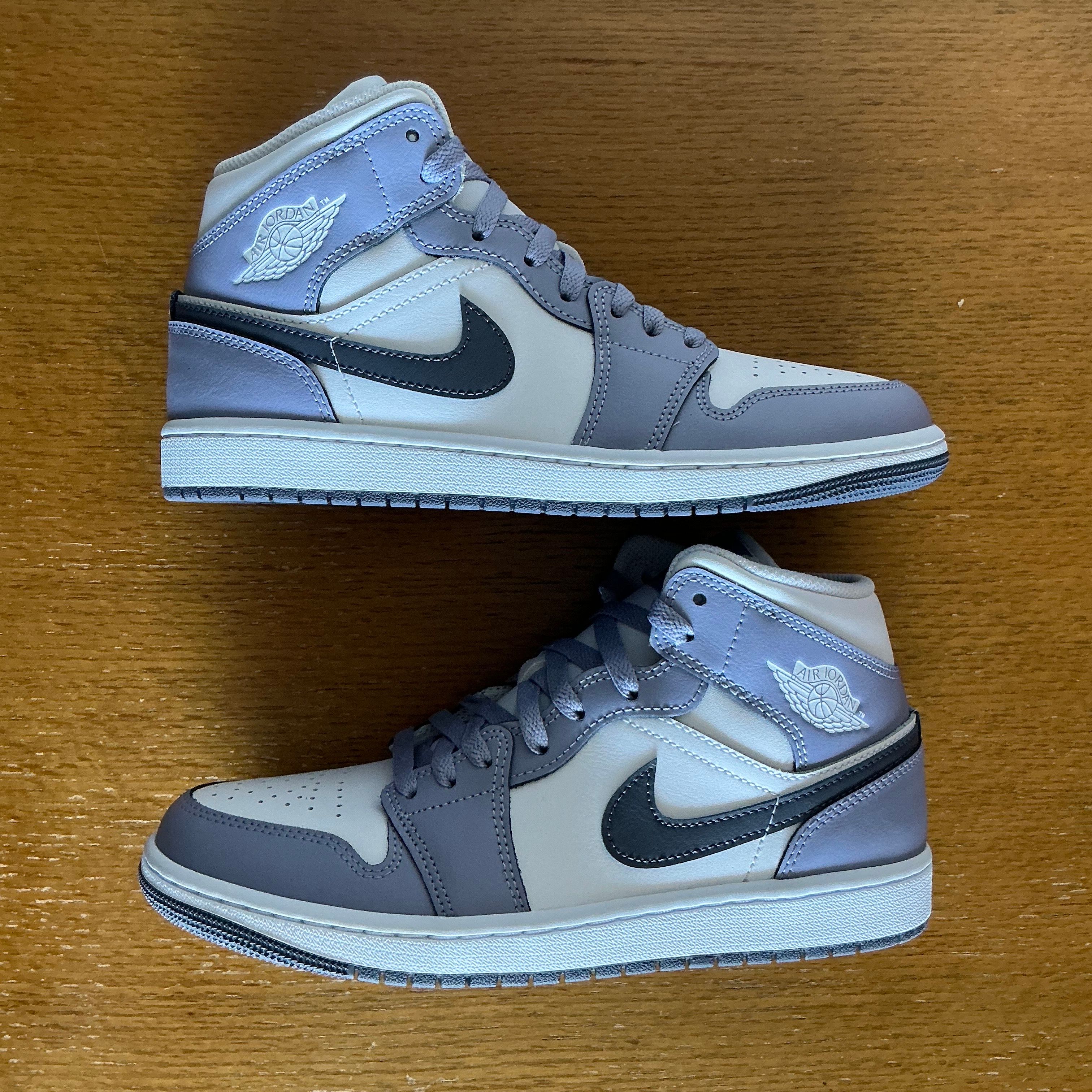 Nike Air Jordan 1 Mid "White/Indigo Haze/Dark Blue Grey"