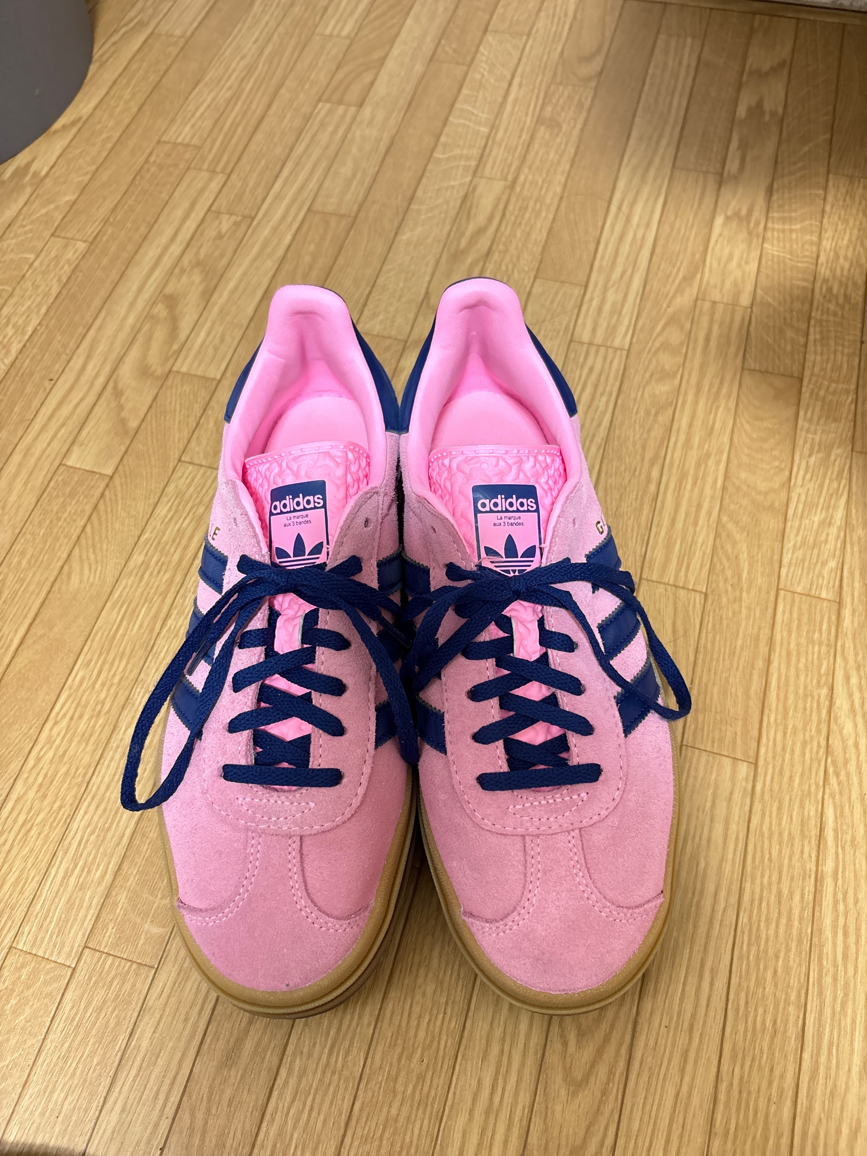 アディダス ウィメンズ ガゼルボールド "ピンク グロー/ビクトリー ブルー/ガム"