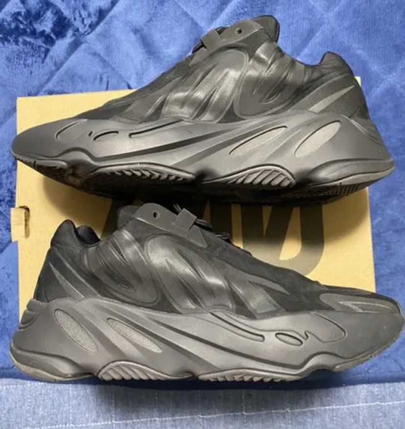 adidas YEEZY Boost 700 MNVN "Black"