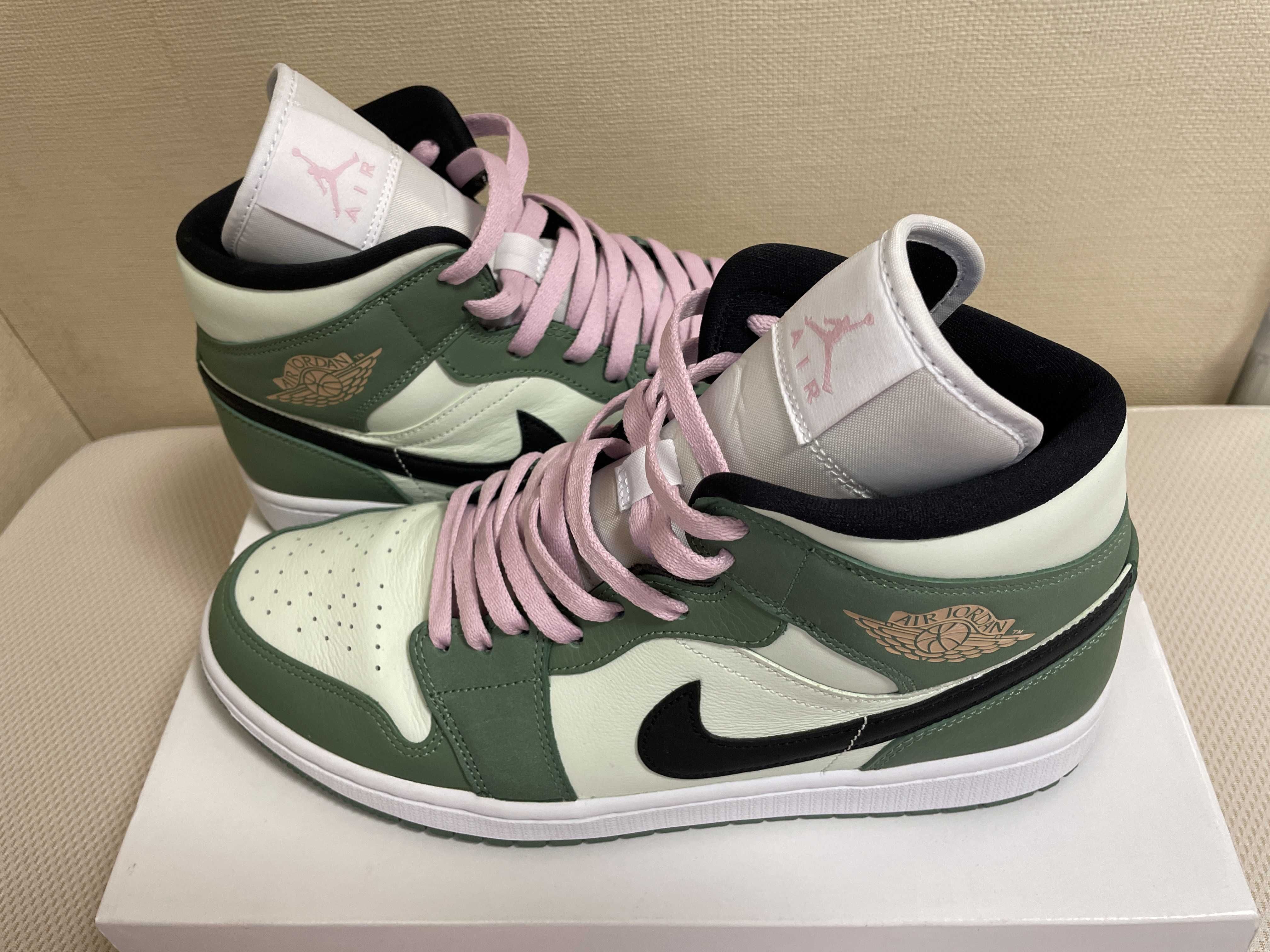 NIKE Women's AIR JORDAN 1 MID SE "DUTCH GREEN"