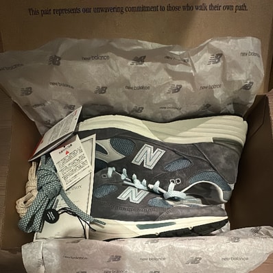 KITH × New Balance 991V2 "Asphalt/Lead/Oyster Mushroom"