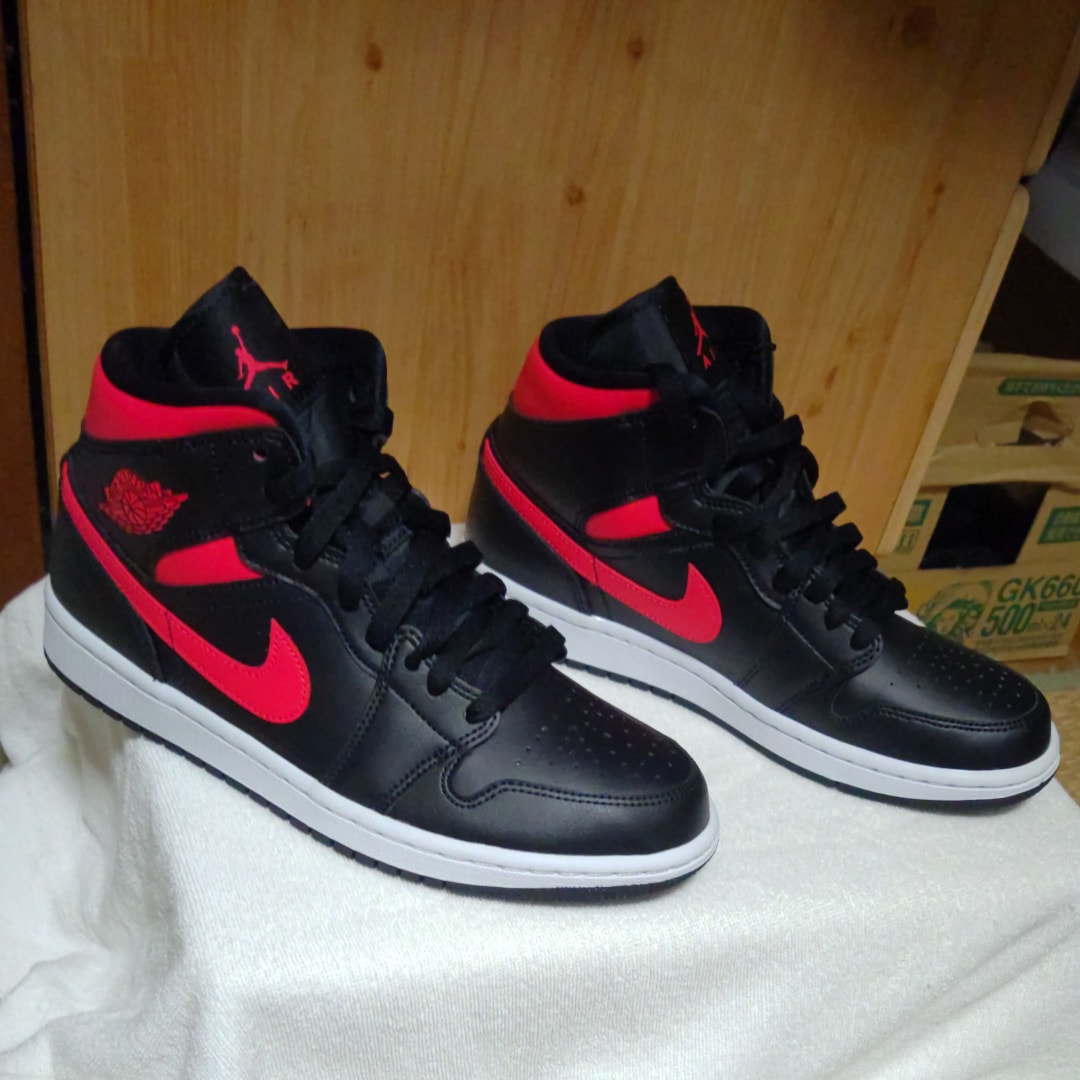 NIKE Women's AIR JORDAN 1 MID "BLACK/SIREN RED/WHITE"