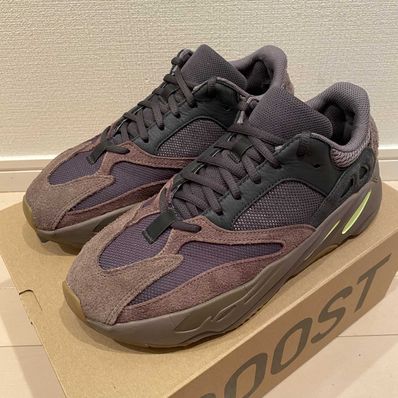 YEEZY BOOST 700 WAVE RUNNER DARK GREY