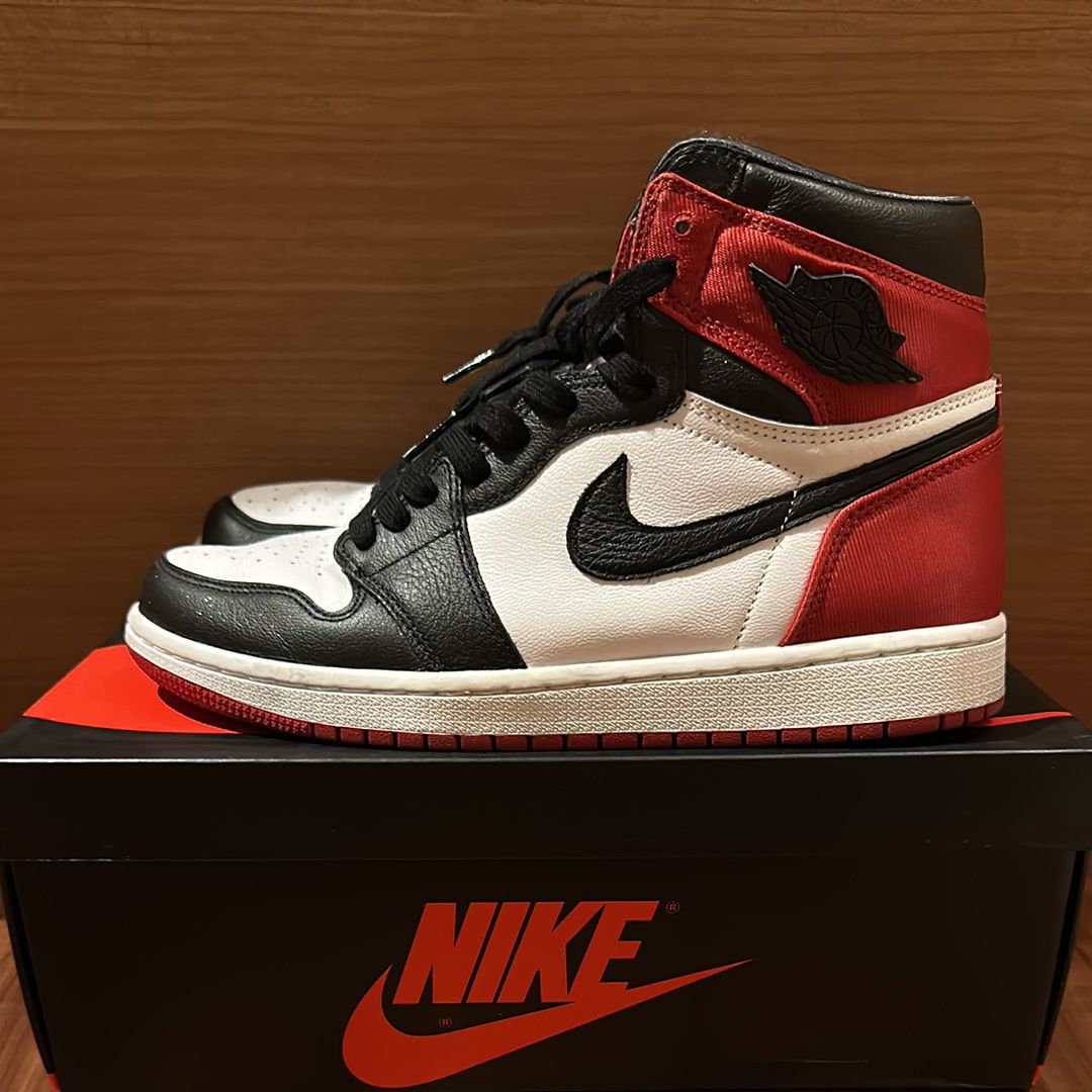 Nike Women's Air Jordan 1 Retro High "Satin Black Toe"