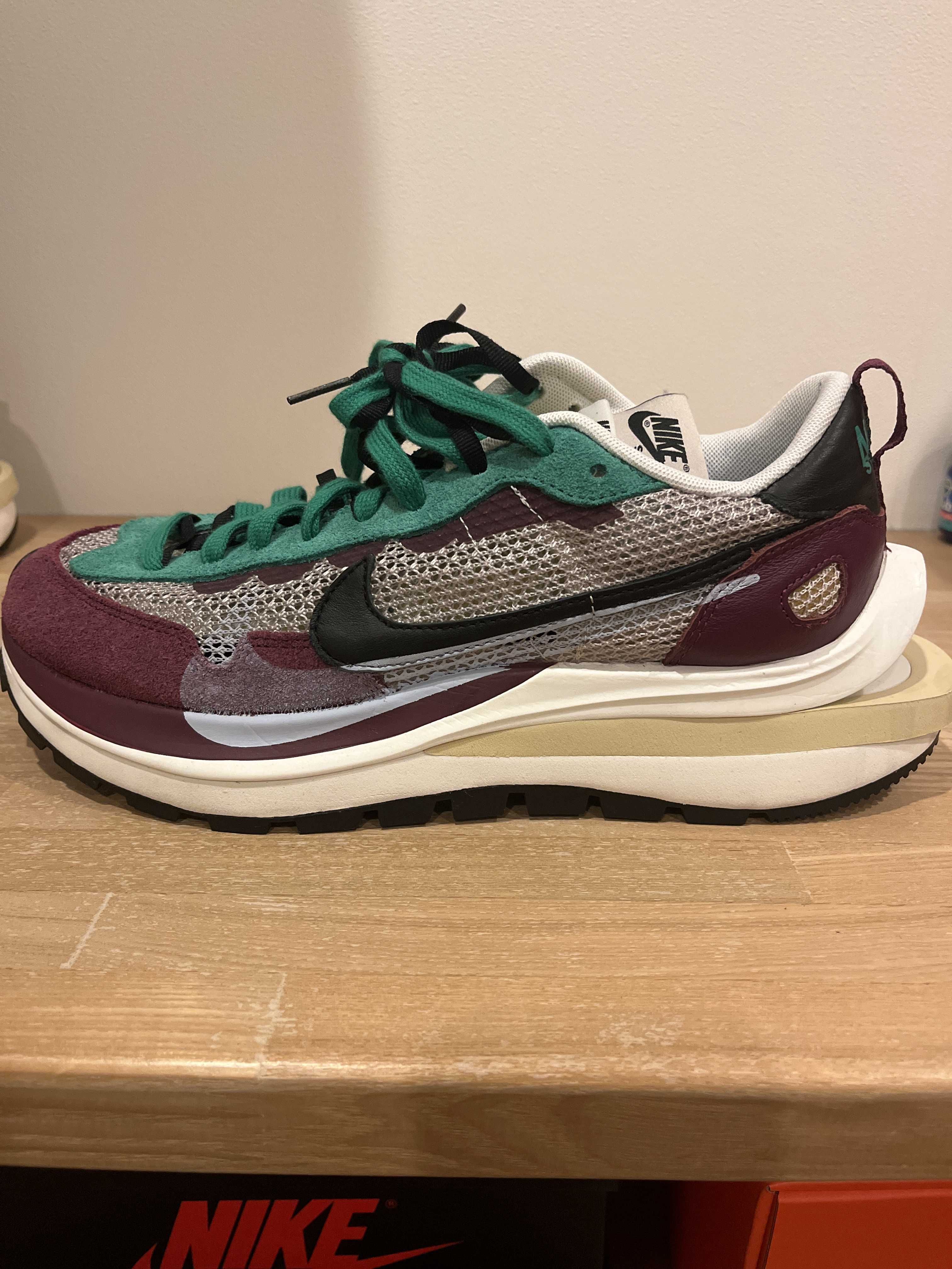 sacai × Nike Vapor Waffle "String/Red/Green"