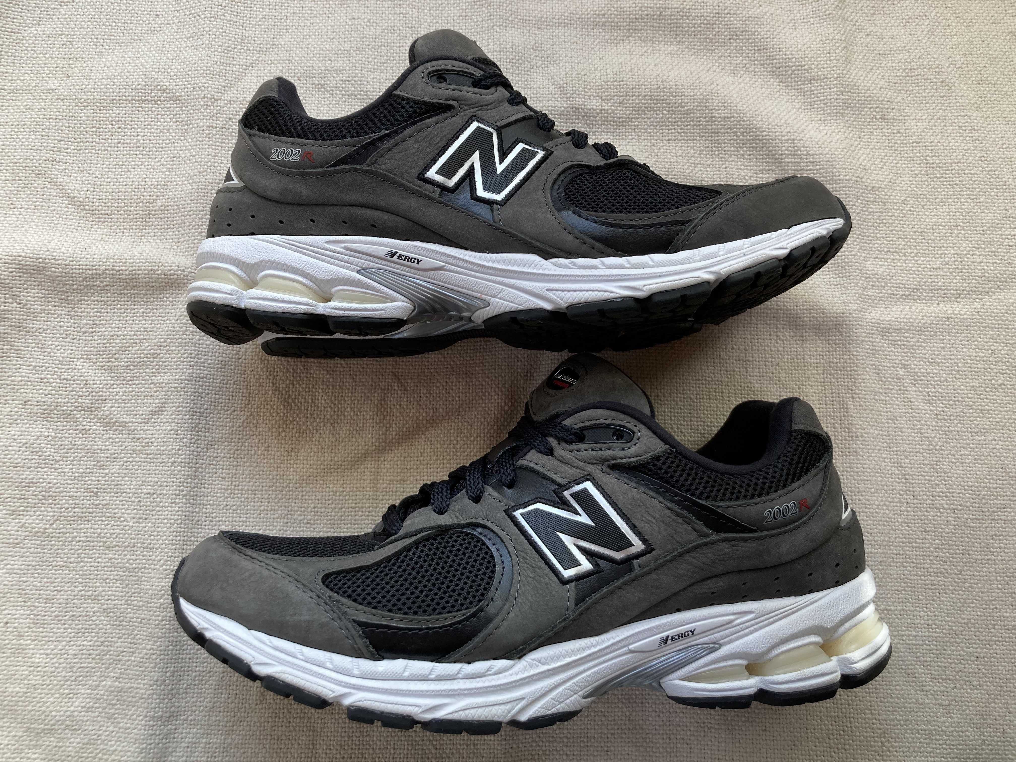 New Balance 2002R "Black/Gray"