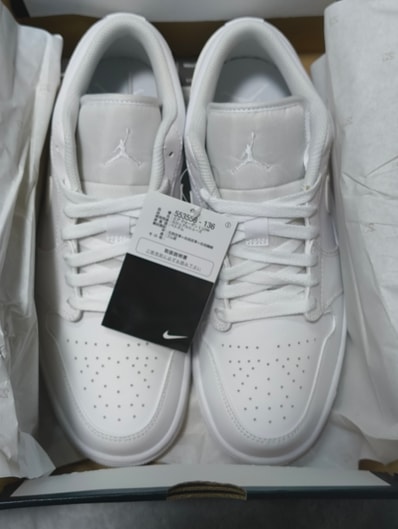 Nike Air Jordan 1 Low "Triple White"