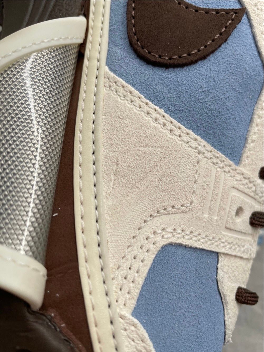 Travis Scott × Nike Zoom Field Jaxx "Pale Ivory and Leche Blue"