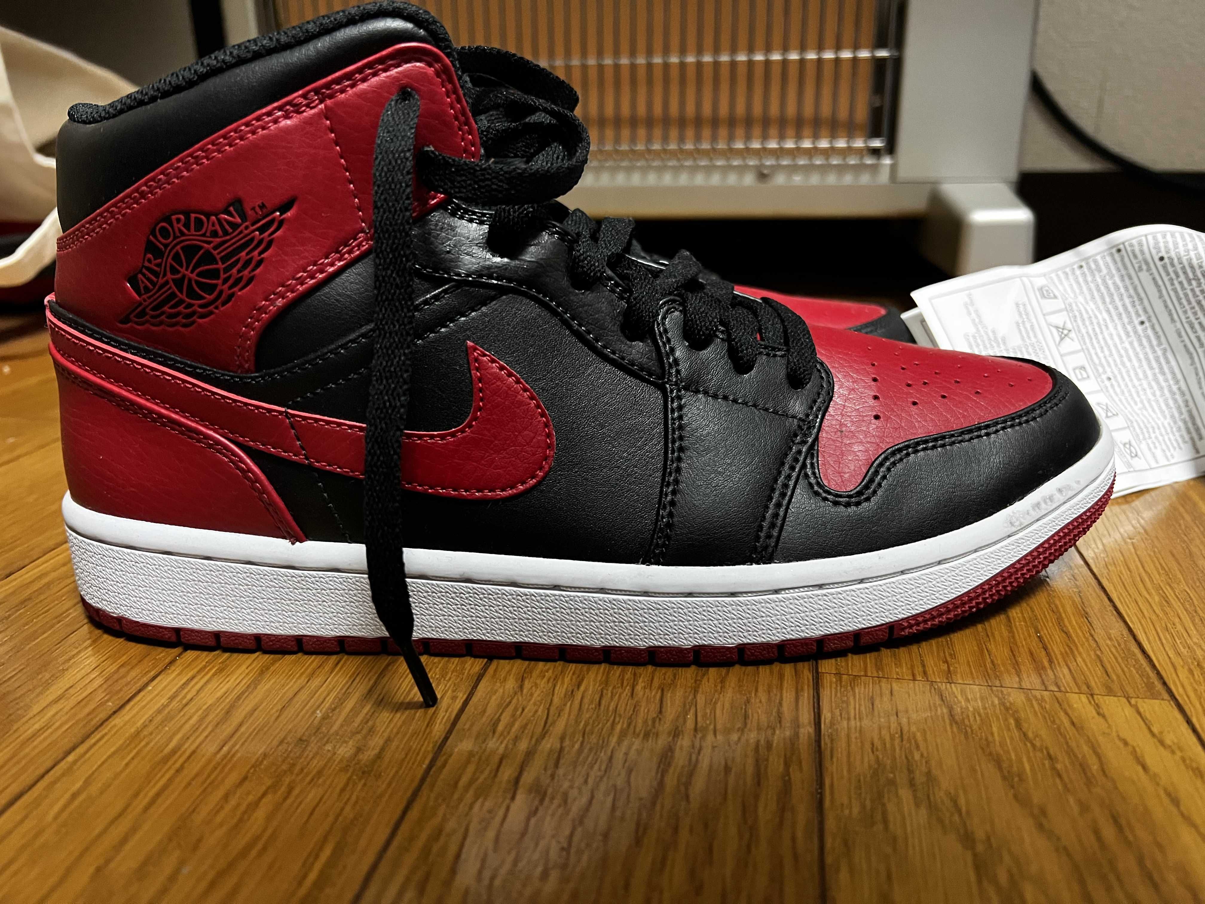 Nike Air Jordan 1 Mid "Bred"