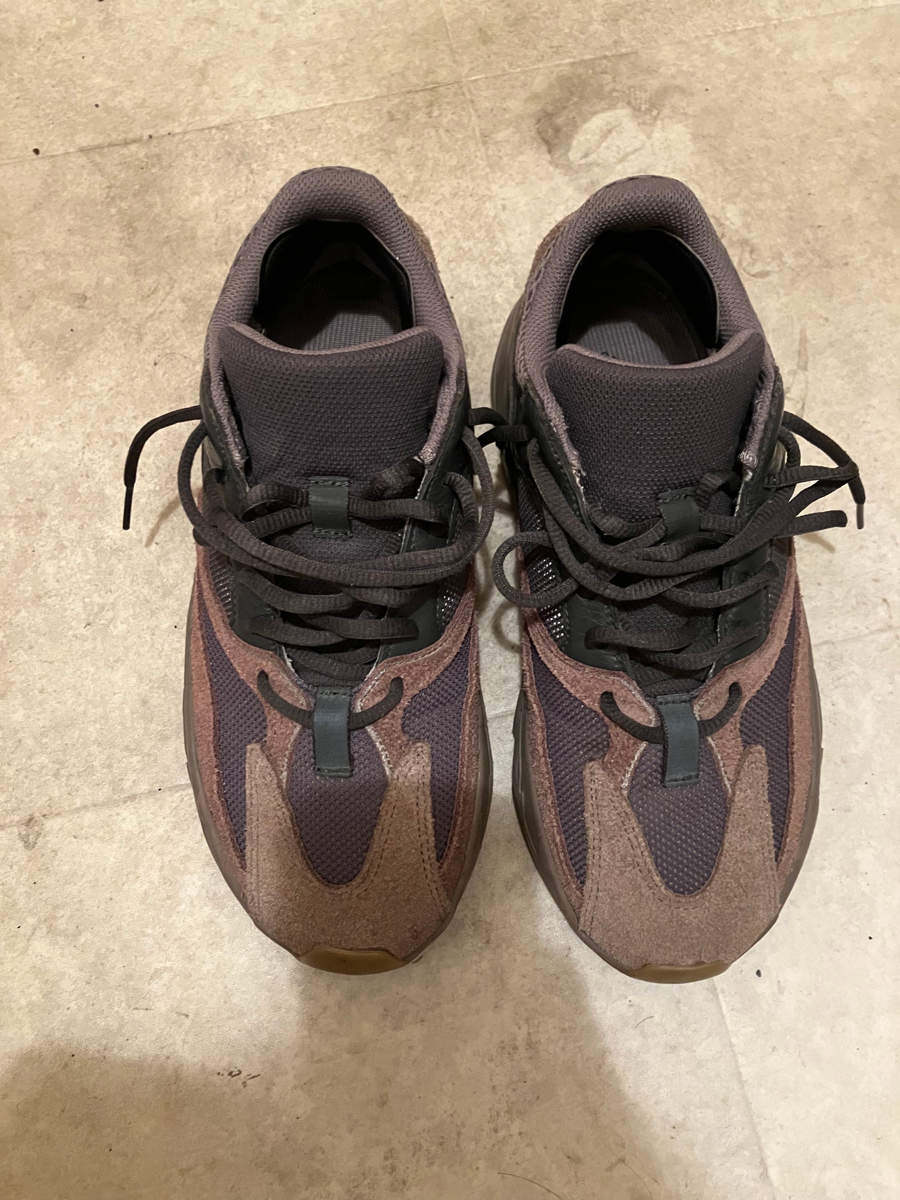 YEEZY BOOST 700 WAVE RUNNER DARK GREY