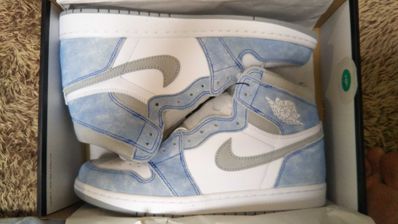 Nike Air Jordan 1 High OG "Hyper Royal"