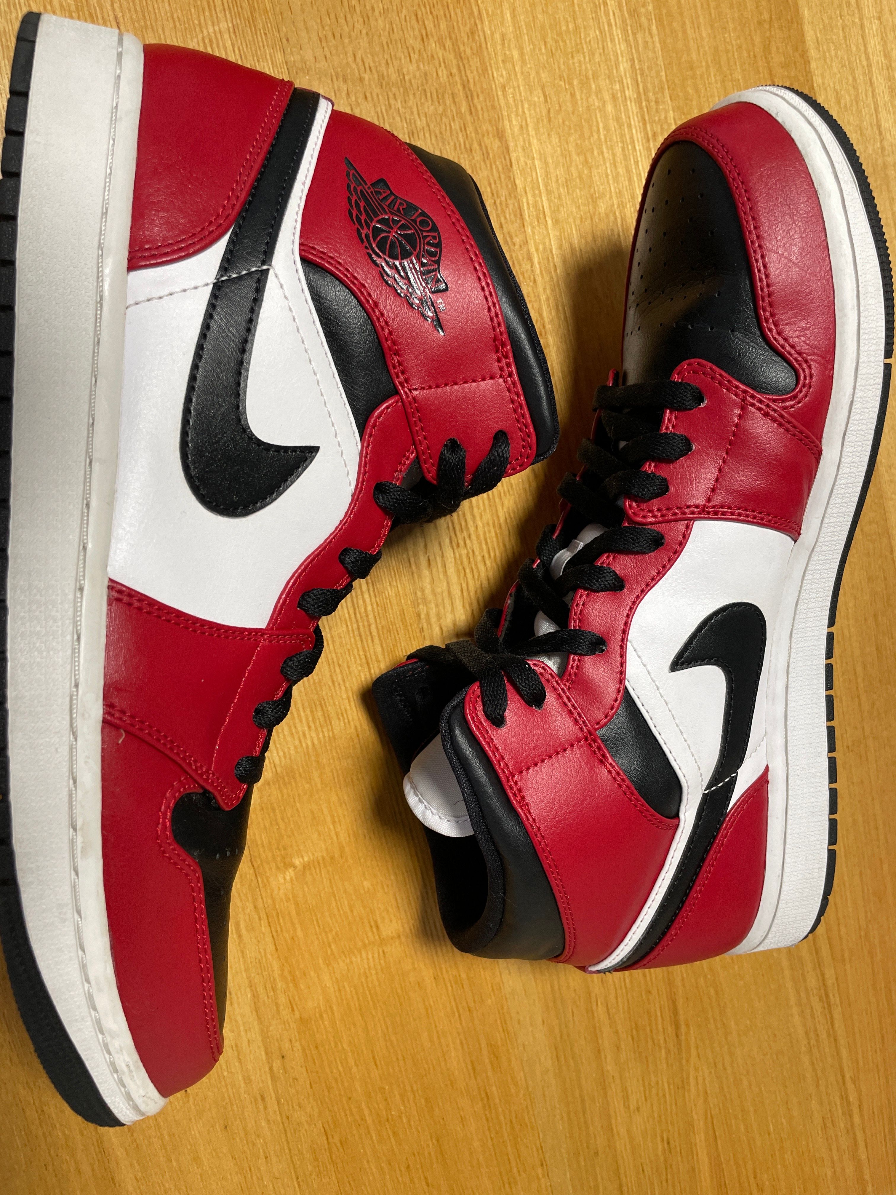 Nike Air Jordan 1 Mid "Chicago Black Toe"