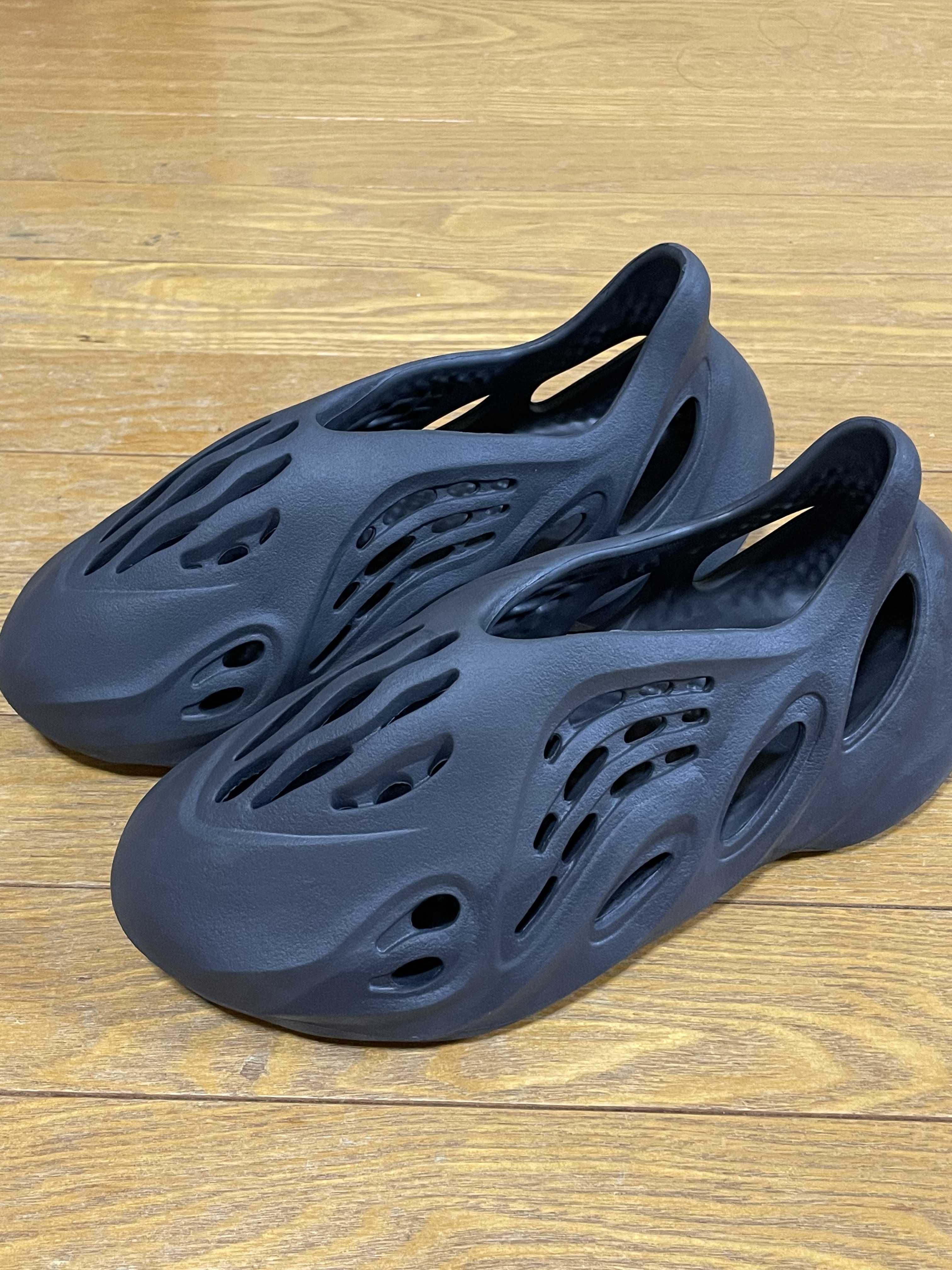 adidas YEEZY Foam Runner "Onyx"