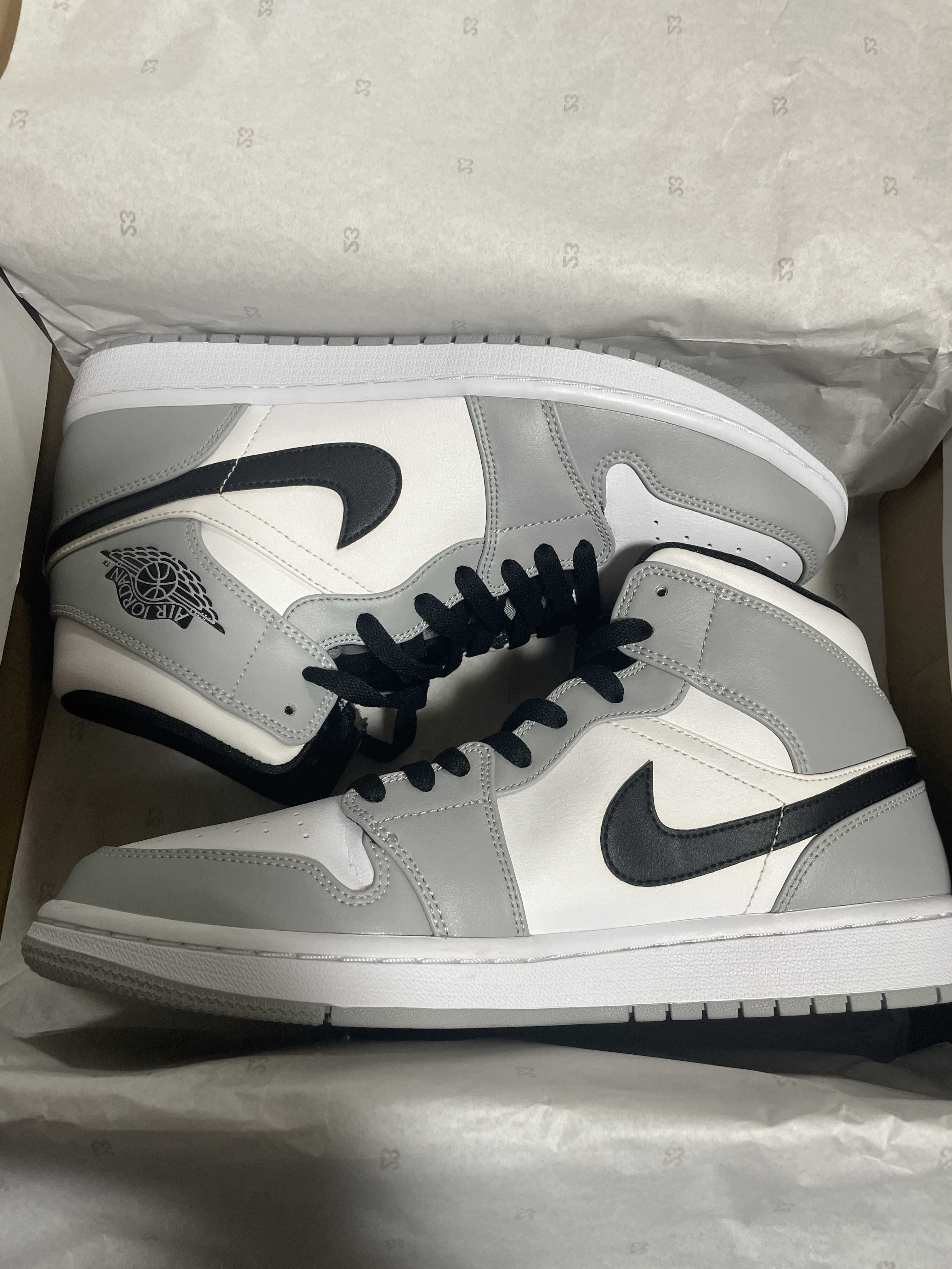 Nike Air Jordan 1 Mid "Light Smoke Grey/White/Black"