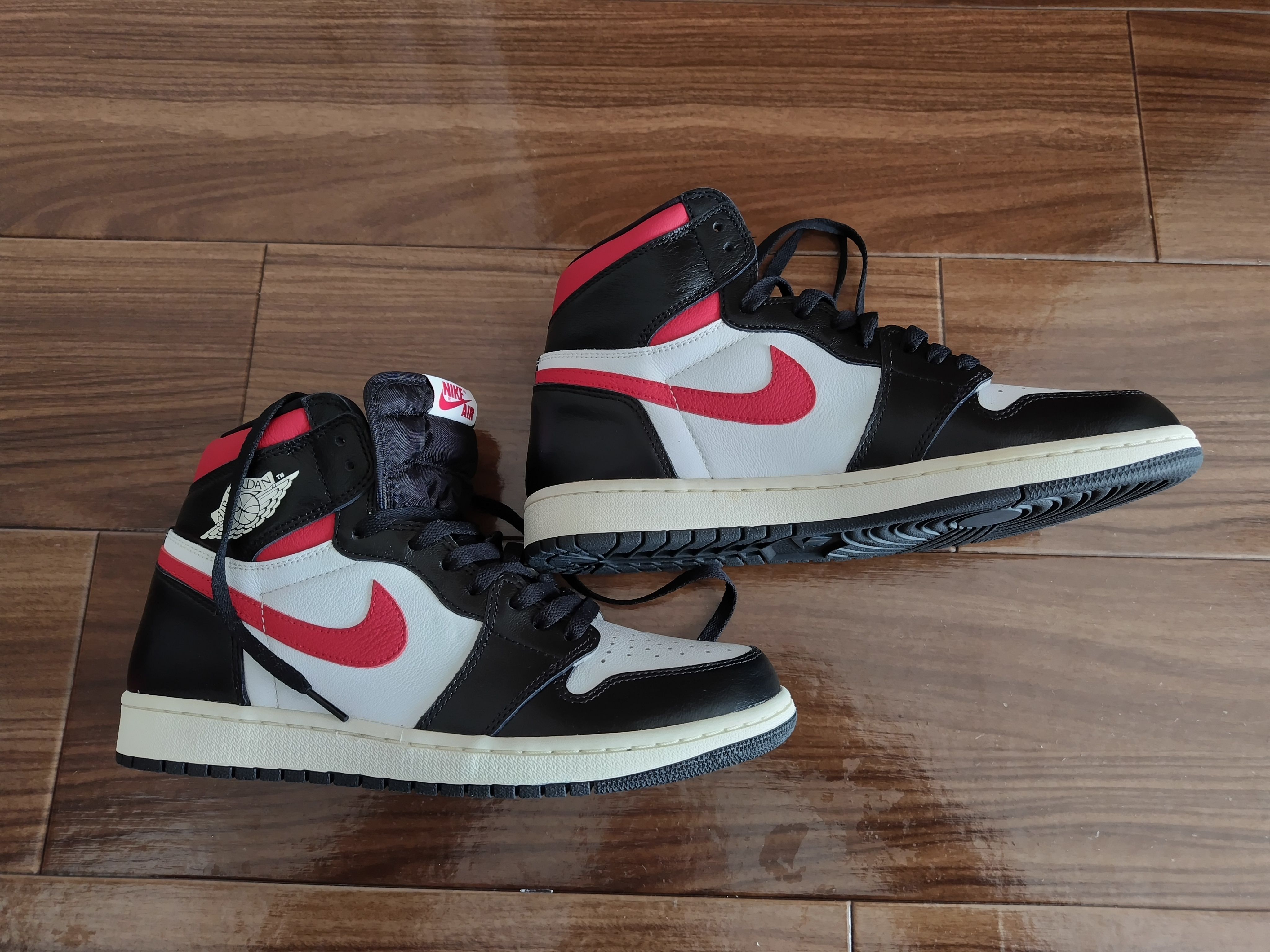 Nike Air Jordan 1 Retro High "Black/White/Sail/Gym Red"