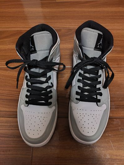 Nike Air Jordan 1 Mid "Light Smoke Grey/White/Black"