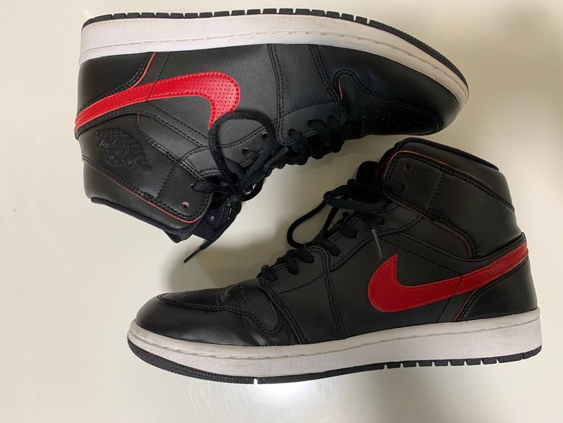 NIKE AIR JORDAN 1 RETRO MID BLACK TEAM RED