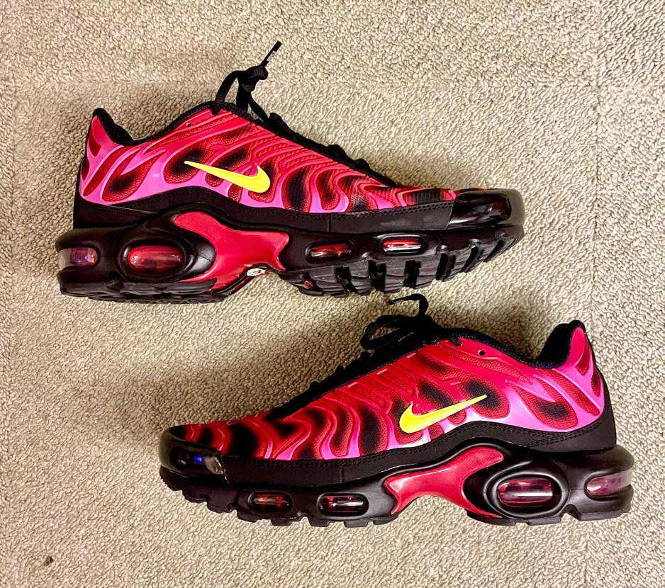 Supreme × Nike Air Max Plus "Hyper Grape"