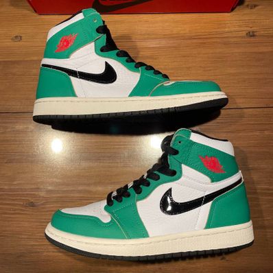 Nike Women's Air Jordan 1 High OG "Lucky Green/White-Sail-Black"