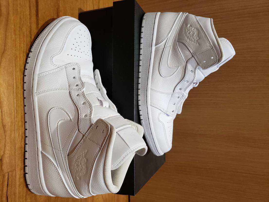 NIKE AIR JORDAN 1 MID "TRIPLE WHITE" (2019)