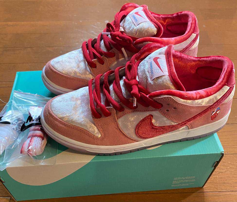 Strangelove × Nike SB Dunk Low "Valentine’s Day"
