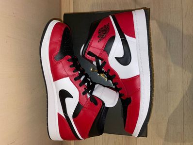 Nike Air Jordan 1 Mid "Chicago Black Toe"