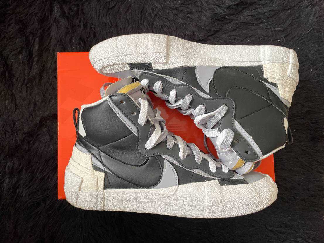 sacai × NIKE BLAZER MID "BLACK/WOLF GREY/WHITE"