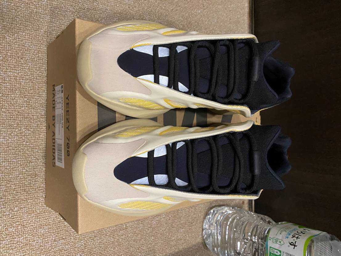 adidas YEEZY 700 V3 "Safflower"